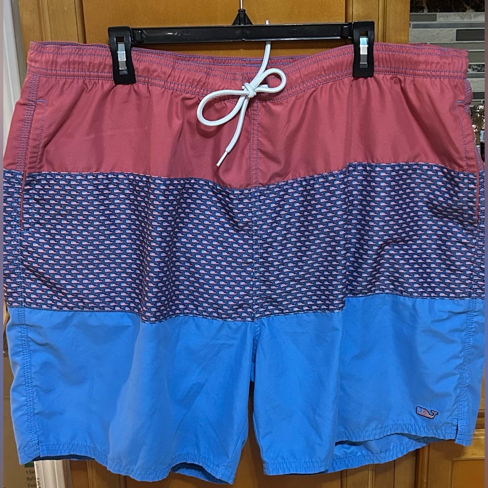 Vineyard Vines Swim Trunks Men’s Sz  XXL Red Blue Whale Flag Print Shorts